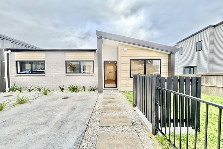 Photo of property in 22b Poruru Close, Papakura, 2110