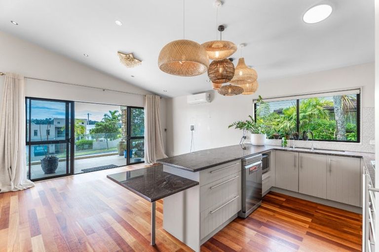 Photo of property in 71 Kittiwake Drive, Schnapper Rock, Auckland, 0632