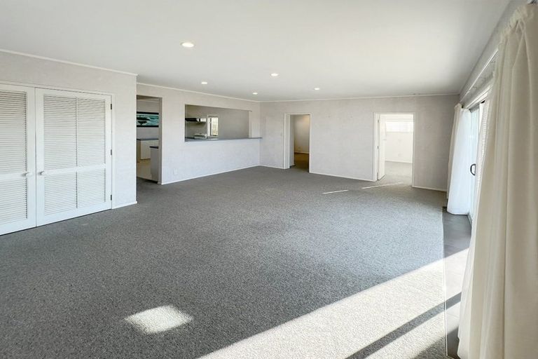Photo of property in 76 Marellen Drive, Red Beach, 0932