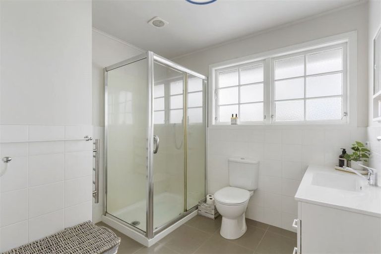 Photo of property in 117 Stanley Road, Glenfield, Auckland, 0629