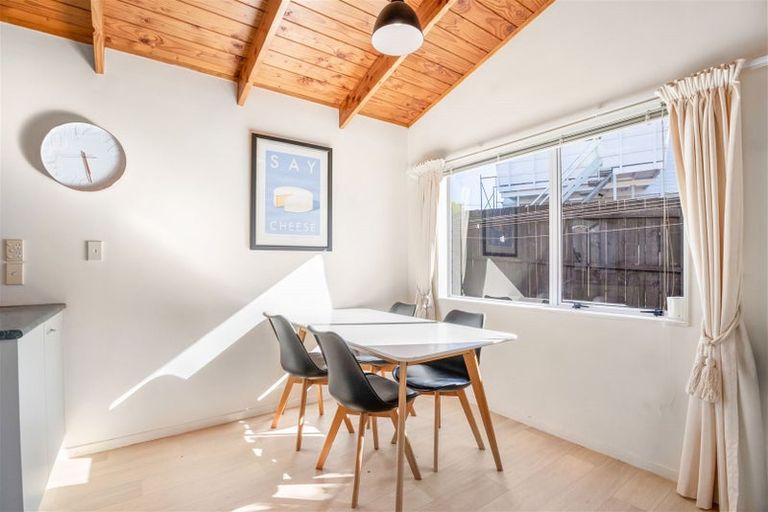 Photo of property in 25 Neil Avenue, Te Atatu Peninsula, Auckland, 0610