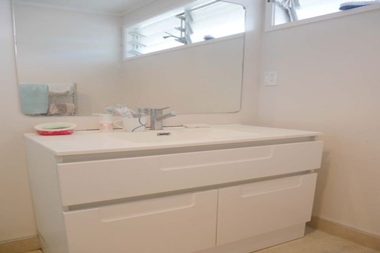 Photo of property in 2/28 Priestley Drive, Bucklands Beach, Auckland, 2014