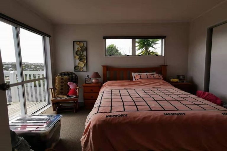 Photo of property in 2/14 Camilla Grove, Totara Vale, Auckland, 0629