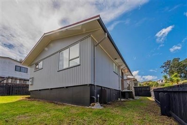 Photo of property in 1/26 Kemp Road, Massey, Auckland, 0614