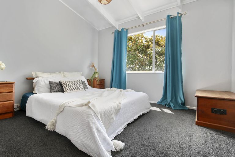 Photo of property in 14 Pitcher Place, Glen Eden, Auckland, 0602