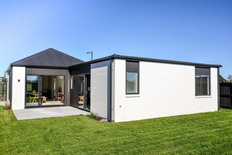 Photo of property in 15 Tiroake Street, Ruakura, 3214