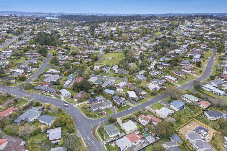 Photo of property in 2/16 Ellice Road, Totara Vale, Auckland, 0629