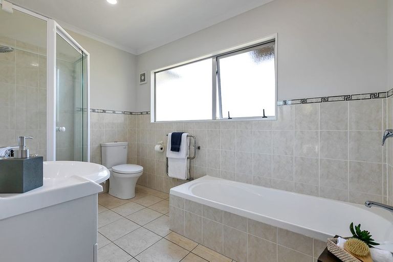Photo of property in 11 Hassan Drive, Massey, Auckland, 0614