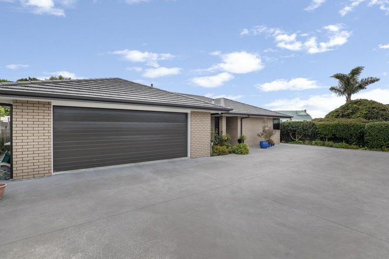 Photo of property in 14a Tukapa Street, Westown, New Plymouth, 4310