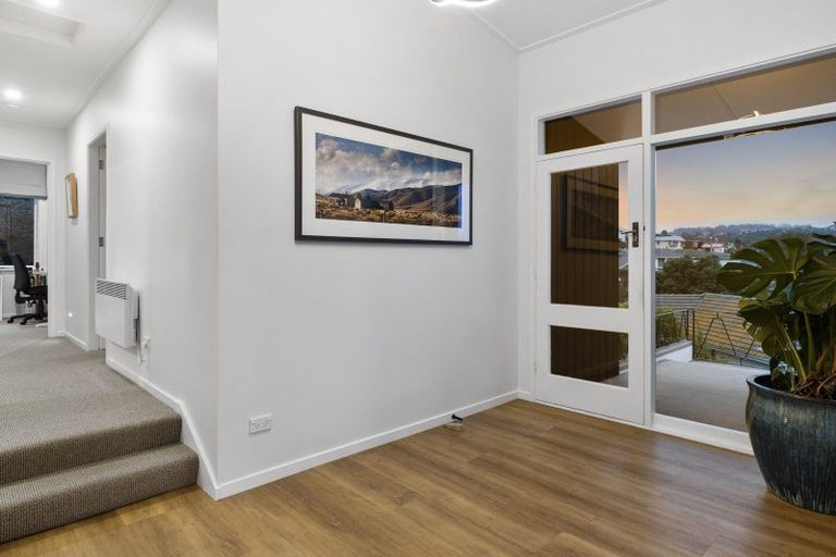 Photo of property in 77 Easther Crescent, Kew, Dunedin, 9012