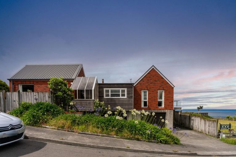 Photo of property in 28 Welland Place, Island Bay, Wellington, 6023