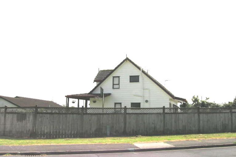 Photo of property in 2/107 Santiago Crescent, Unsworth Heights, Auckland, 0632