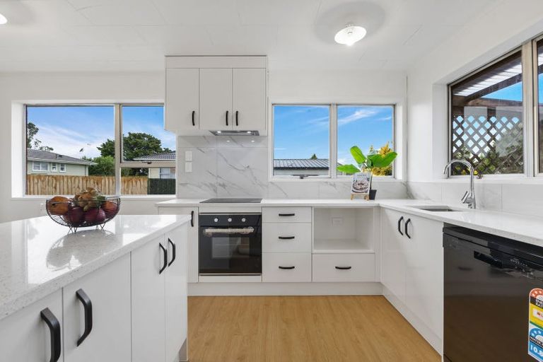 Photo of property in 92 Kayes Road, Pukekohe, 2120