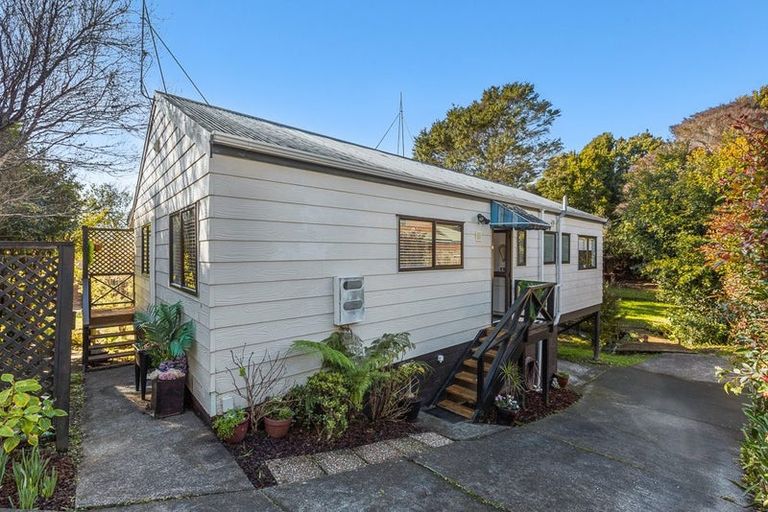 Photo of property in 3/39 Fairmount Road, Titirangi, Auckland, 0604