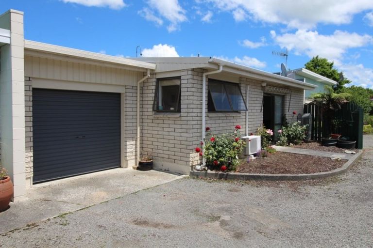 Photo of property in 2/10 Oxford Street, Marton, 4710