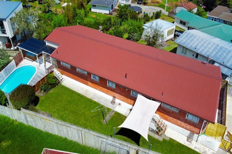 Photo of property in 24 Sherwood Avenue, Te Atatu South, Auckland, 0610