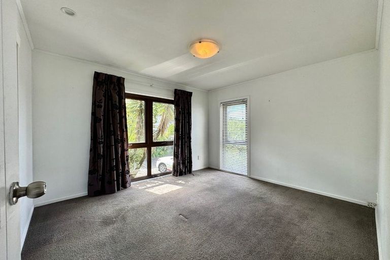 Photo of property in 21 Oreil Avenue, West Harbour, Auckland, 0618