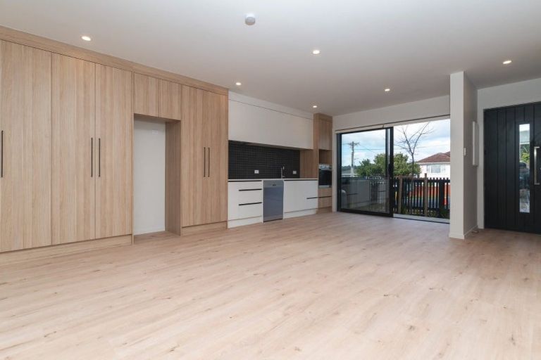 Photo of property in 2/56 Salisbury Road, Birkdale, Auckland, 0626