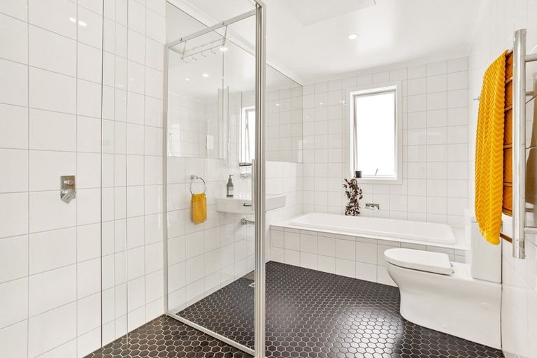 Photo of property in 28e Ian Morrison Road, Hobsonville, Auckland, 0616