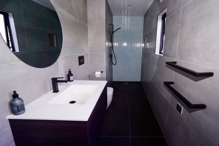 Photo of property in 2 Justin Place, Te Atatu Peninsula, Auckland, 0610