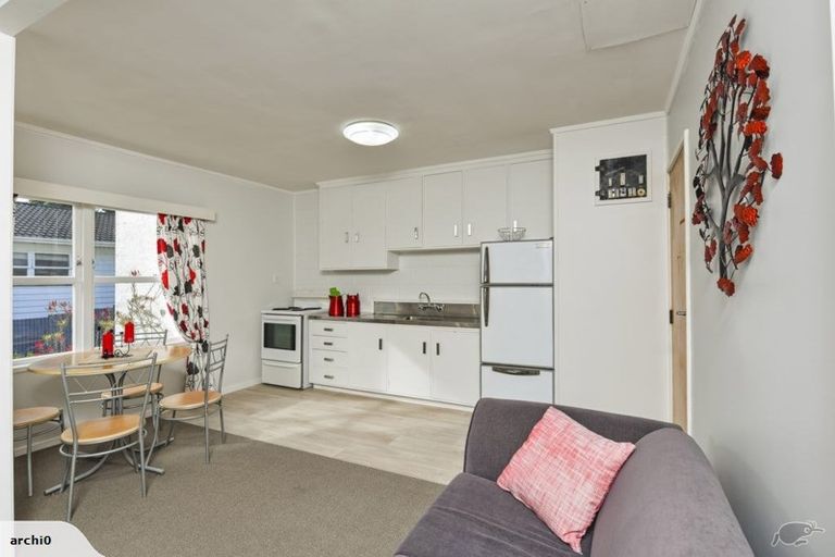 Photo of property in 5b Nea Place, Hillcrest, Auckland, 0627