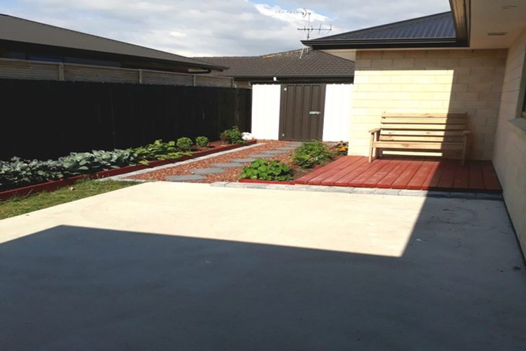 Photo of property in 14 Modello Lane, Waiuku, 2123