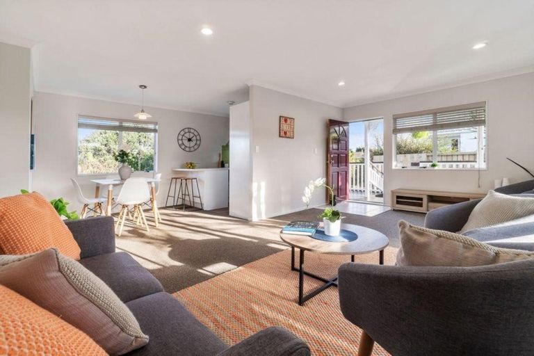 Photo of property in 3 Helga Crescent, Te Atatu Peninsula, Auckland, 0610