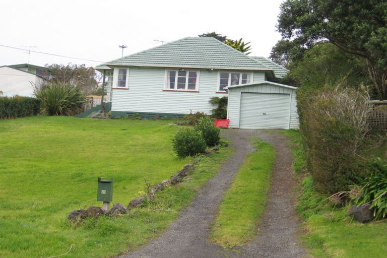 Photo of property in 20 Makiri Street, Helensville, 0800
