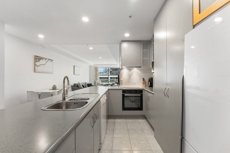Photo of property in 12 Maunganui Road, Mount Maunganui, 3116