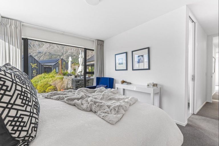 Photo of property in 10a Kinross Lane, Jacks Point, Queenstown, 9371