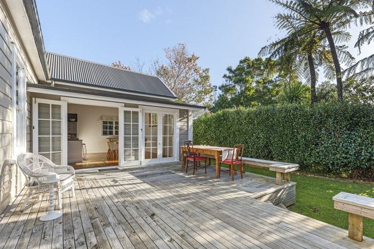 Photo of property in 100 Oxford Road, Okato, 4335