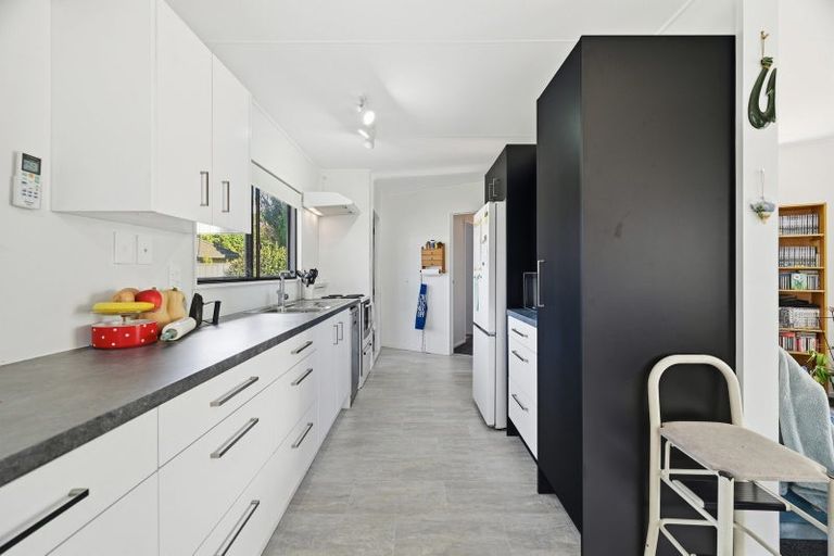 Photo of property in 32b Aquarius Drive, Kawaha Point, Rotorua, 3010
