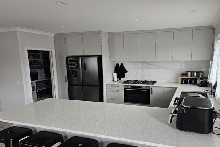 Photo of property in 10 Bridford Way, Paraparaumu, 5032