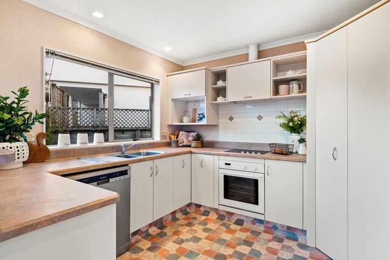 Photo of property in 20 Meadowviews Drive, Welcome Bay, Tauranga, 3112