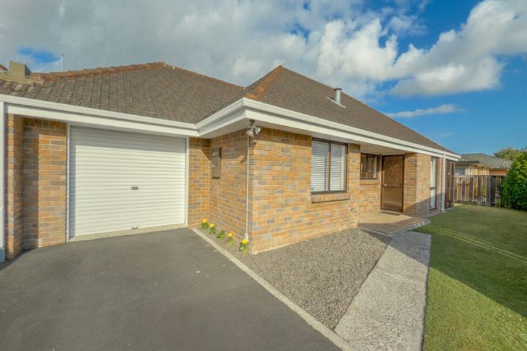 Photo of property in 14b Pohutukawa Drive, Owhata, Rotorua, 3010