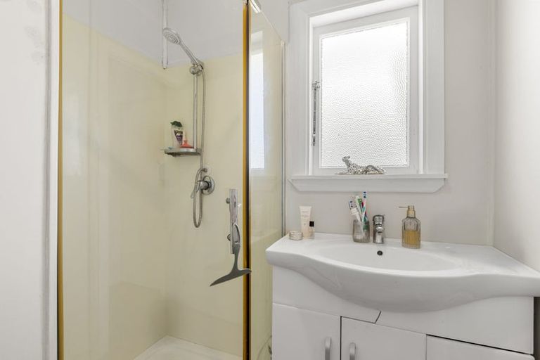 Photo of property in 146 Seabrook Avenue, New Lynn, Auckland, 0600