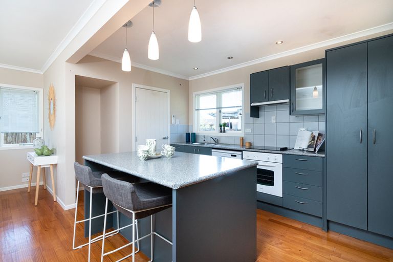 Photo of property in 47 Hereford Street, Te Atatu Peninsula, Auckland, 0610