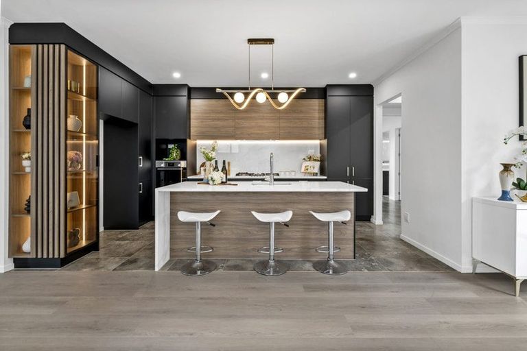 Photo of property in 8 Pineview Drive, Rosehill, Papakura, 2113