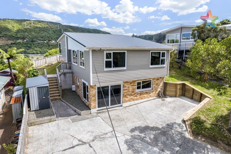 Photo of property in 11 Manor Drive, Stokes Valley, Lower Hutt, 5019