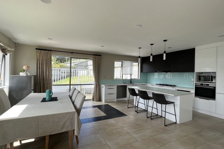 Photo of property in 36 Bur Oak Terrace, Schnapper Rock, Auckland, 0632