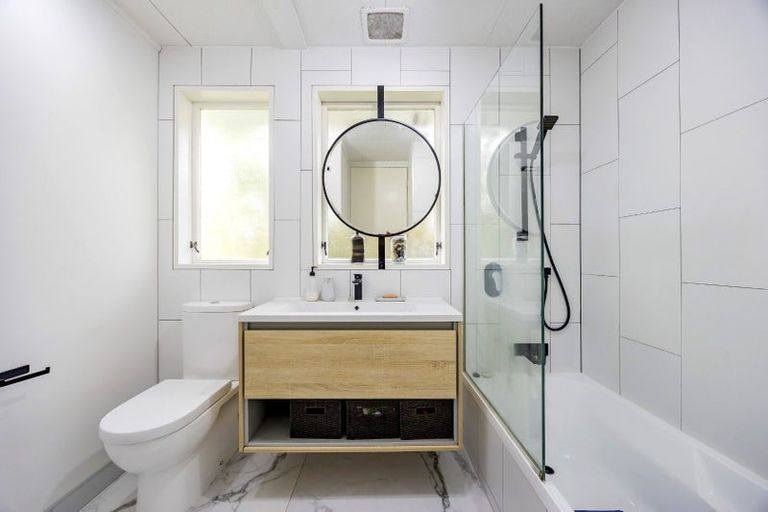 Photo of property in 17 Magdalen Place, West Harbour, Auckland, 0618