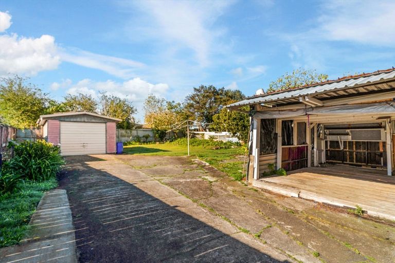 Photo of property in 3 Cobham Crescent, Kelston, Auckland, 0602