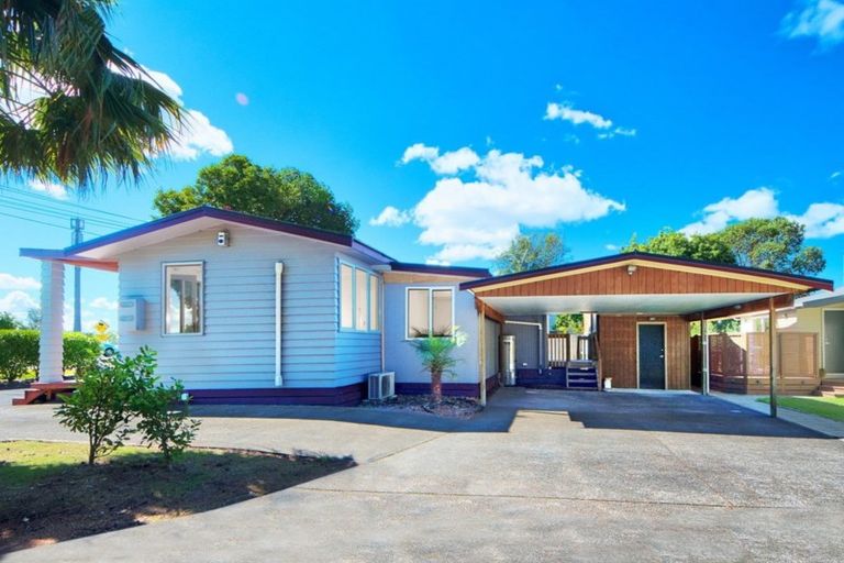 Photo of property in 93 Hobsonville Road, West Harbour, Auckland, 0618