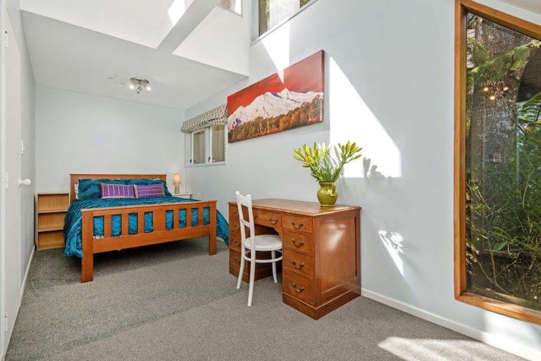 Photo of property in 3a Whiorau Grove, Lowry Bay, Lower Hutt, 5013