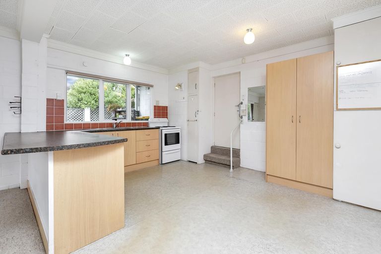Photo of property in 16 Coronation Road, Glenfield, Auckland, 0627