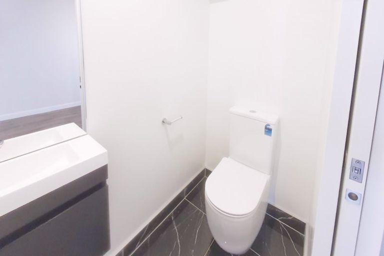 Photo of property in 10 Heketara Way, Massey, Auckland, 0614