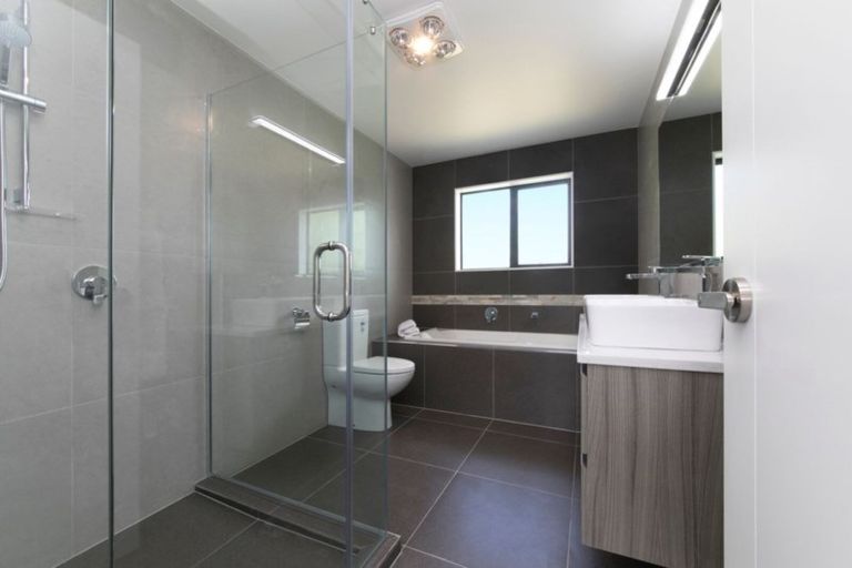 Photo of property in 1 Duchess Way, Riverhead, 0820