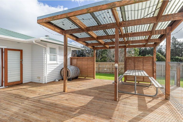Photo of property in 51 Roslyn Road, Levin, 5510