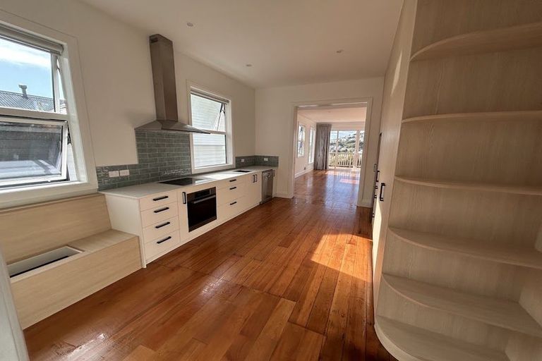 Photo of property in 10a Oriental Terrace, Mount Victoria, Wellington, 6011