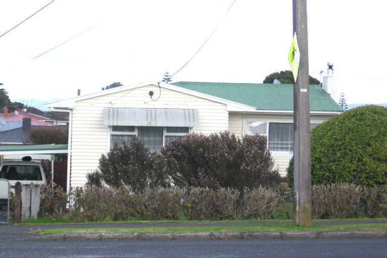 Photo of property in 104 Taikata Road, Te Atatu Peninsula, Auckland, 0610